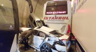 Bolu Dağı Tüneli'nde feci kaza... Araçlar birbirine girdi, İstanbul istikameti ulaşıma kapandı ! 