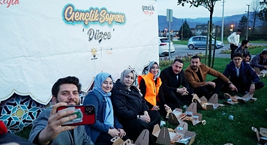 AK Parti İstanbul Milletvekili Rümeysa Kadak, Düzce'de gençlerle dolu dolu vakit geçirdi