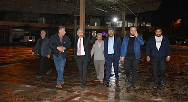 Belediye Temizlik Ekipleri Pazar Yerinde Hijyen Çalışmaları Gerçekleştirdi