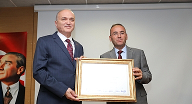 Düzce Belediye Başkanı Dr. Faruk Özlü ve Meclis Üyeleri mazbatalarını aldı