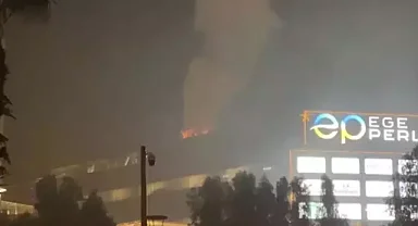 İzmir Konak'ta AVM'de Yangın Paniği: 3 Kişi Dumandan Etkilendi