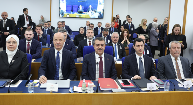 Milli Eğitim Bakanı Yusuf Tekin ve CHP'li vekiller arasında kumanya tartışması