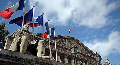 Fransa'da yeni hükümet arayışı: Macron geniş destek peşinde