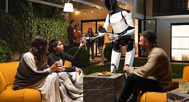 Elon Musk, 2027'ye Kadar 500 Bin İnsansı Robot Üretim Hedefliyor