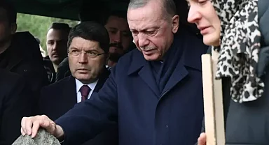 Erdoğan, Gültekin Ailesi İçin Düzenlenen Cenaze Töreninde Gözyaşlarını Tutamadı