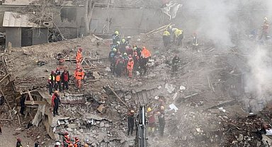 Konya'da 4 katlı bina çöktü: İki kişi hayatını kaybetti