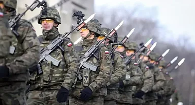 Avrupa'da Gerilim Tırmanıyor: Polonya Erkeklere Zorunlu Askeri Eğitim Getiriyor