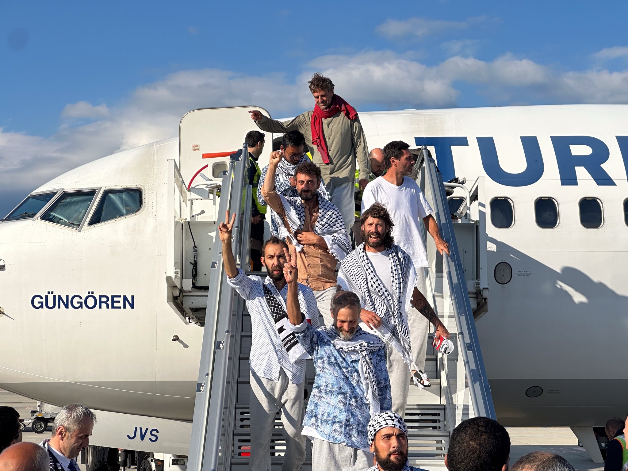 Uluslararası sulardaki krize Türkiye'den hızlı müdahale: Sumud Filosu'ndaki 18'i Türk, 94 aktivist Türkiye'ye getirildi