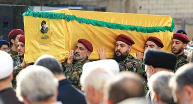 İsrail saldırısında ölen Hizbullah'ın 2 numaralı komutanı Heysem Ali Tabatabai toprağa verildi
