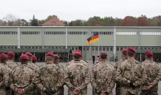 Almanya’da askeri kışlada skandal iddialar: Cinsel saldırı, aşırı sağ ve uyuşturucu soruşturması