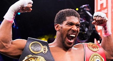 Anthony Joshua Nijerya’da trafik kazası geçirdi: 2 kişi hayatını kaybetti
