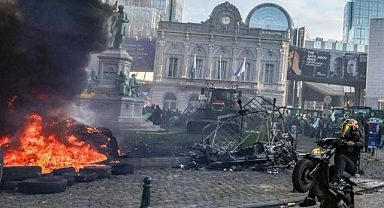 Brüksel’de zirve günü kaos! 10 bin çiftçi sokakları savaş alanına çevirdi