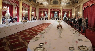 Fransa’da şok üstüne şok: Elysee Sarayı’ndan çalınan tabakları internette satmaya çalıştılar