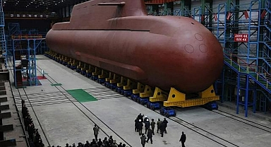 Kim Jong-un’un yıllardır hayalini kurduğu proje: Kuzey Kore ilk nükleer denizaltısını tanıttı