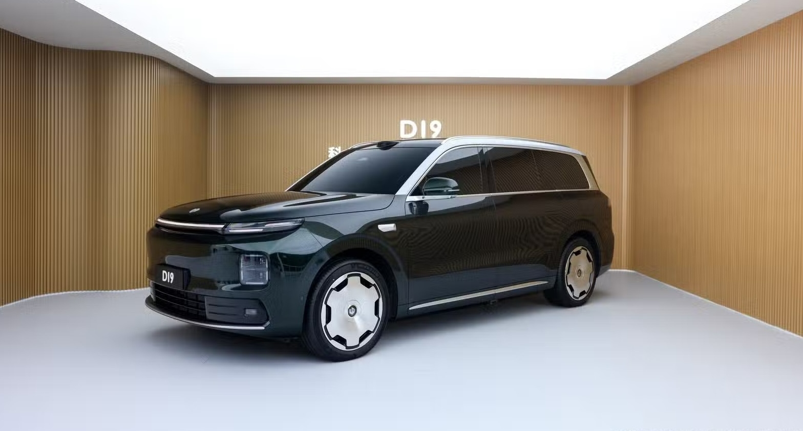 Leapmotor D19’un iç mekanı tanıtıldı: 720 km menzil, dev ekranlar ve 1000V mimari