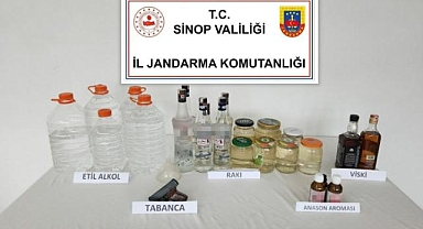Sinop’ta sahte içki operasyonu: Etil alkol ve ruhsatsız silah ele geçirildi