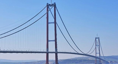 Yoğun Sis Çanakkale Boğazı’nı Durdurdu: Gemi Geçişleri Askıya Alındı