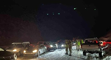 Bitlis-Ağrı Karayolu’nda Kar Engeli: Araçlar Mahsur Kaldı