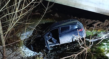 Bursa İnegöl’de Korkutan Kaza: Sürücü Dereye Uçan Araçtan Yaralı Kurtarıldı