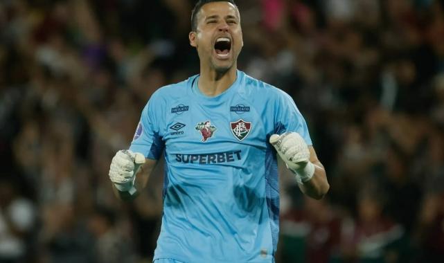 Futbol Tarihine Geçen İsim İmzayı Attı: 45 Yaşındaki Rekortmen Kaleci Fabio 2027'ye Kadar Fluminense'de