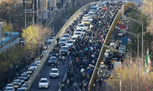 İran’da Ekonomik Kriz Sokağa Taştı: Can Kaybı Artıyor