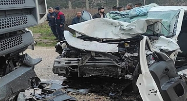 Isparta Eğirdir’de Otomobil Kamyona Çarptı: 2 Ölü