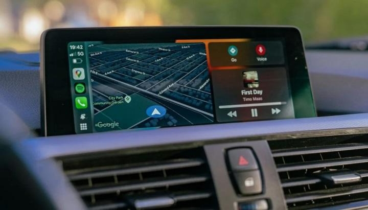 Araç İçi Deneyimde Yeni Dönem: Apple CarPlay Yapay Zeka Asistanlarıyla Genişliyor