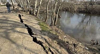 Edirne’de korkutan görüntü: Tunca Nehri kıyısında toprak kayması