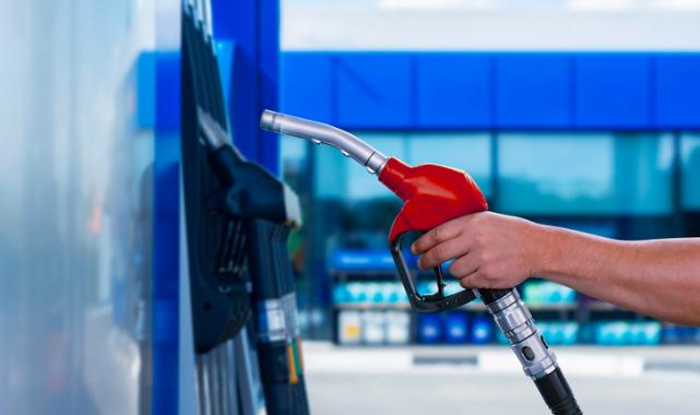 Gece yarısı sürprizi: Motorine 6.69 TL zam yapılacak mı? Hükümetten kritik müdahale