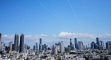 İsrail’de alarm: İran füzesi Tel Aviv yakınlarına isabet etti