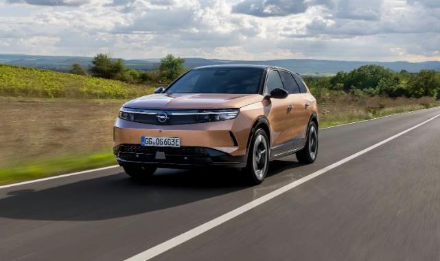 Opel’den elektrikli SUV atağı: Grandland AWD 4.25 Milyon TL fiyatla geldi