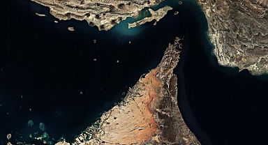 Petrol piyasaları alarmda: İran Hürmüz Boğazı’nı kapattığını açıkladı