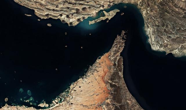 Petrol piyasaları alarmda: İran Hürmüz Boğazı'nı kapattığını açıkladı