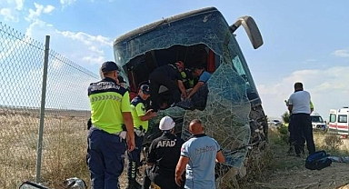 Aksaray'da yolcu otobüsü yoldan çıktı! Çok sayıda yaralı var