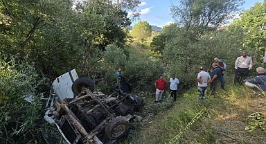 Bingöl'de feci kaza: Kamyonet uçuruma yuvarlandı, 3 ölü