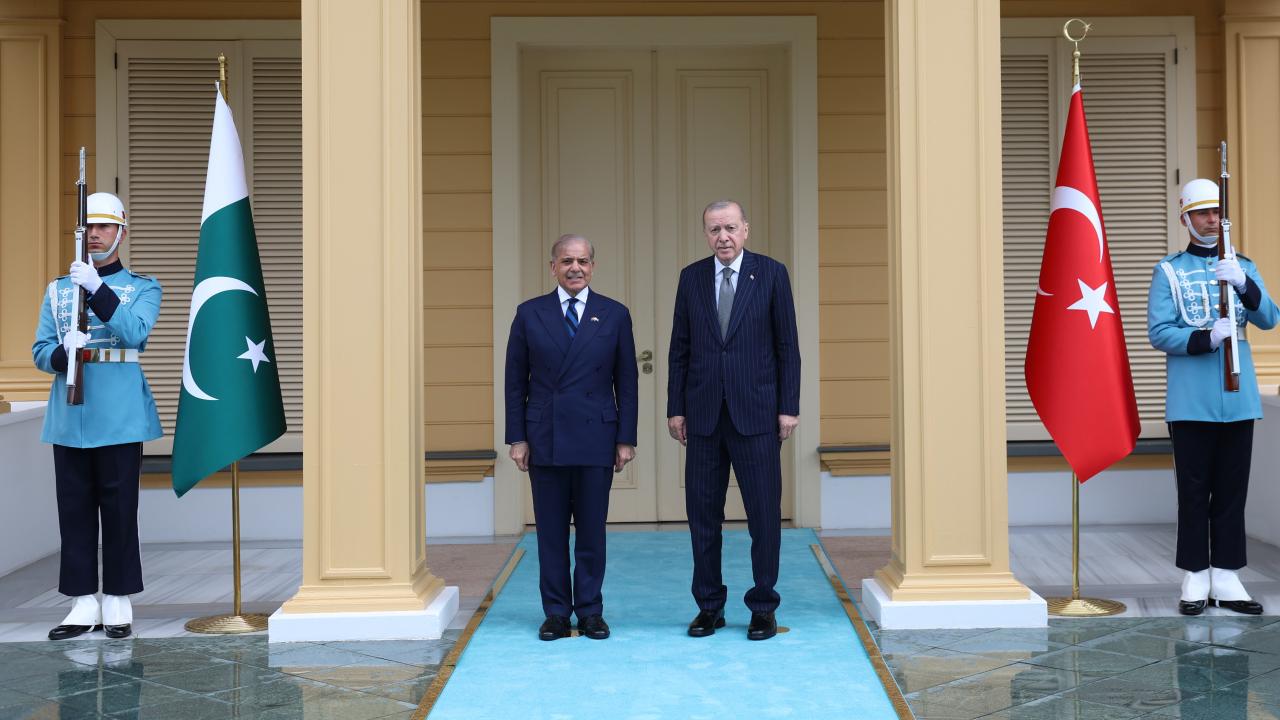 Erdoğan ile Pakistan Başbakanı Şahbaz Şerif'in görüşmesi başladı