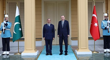 Erdoğan ile Pakistan Başbakanı Şahbaz Şerif'in görüşmesi başladı