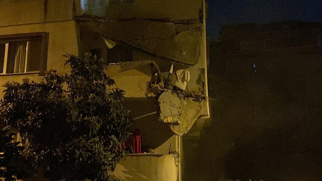 İstanbul'da korkutan olay: 5 katlı binanın balkonları çöktü
