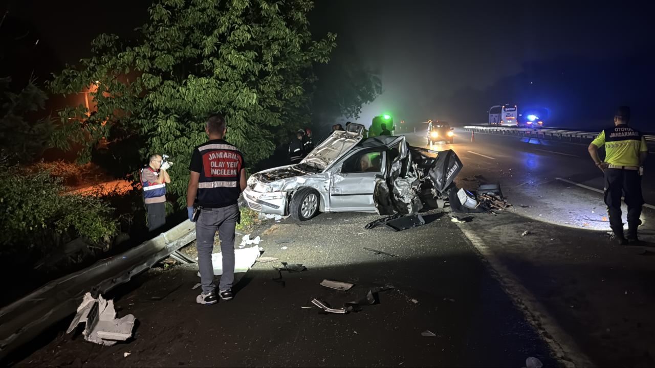 Kocaeli'de tırın çarptığı otomobilde 7 yaşındaki çocuk yaşamını yitirdi