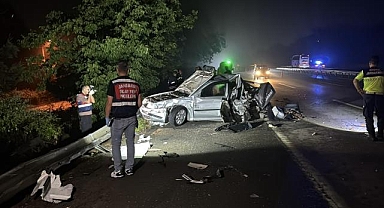 Kocaeli'de tırın çarptığı otomobilde 7 yaşındaki çocuk yaşamını yitirdi
