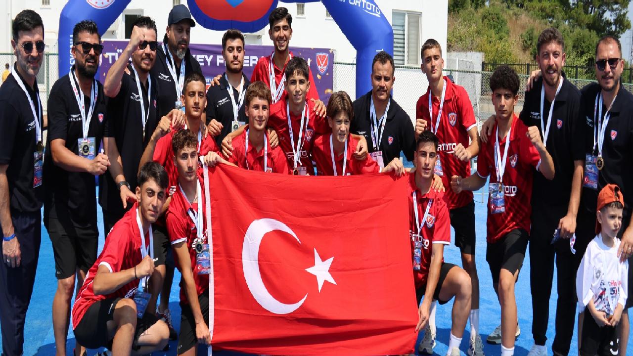 U16 Erkek Hokey Milli Takımı Avrupa şampiyonu oldu!
